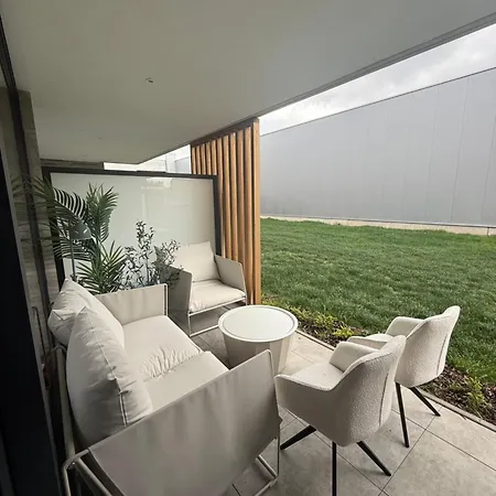 Modern & Bright 2-bedroom With Terrace *